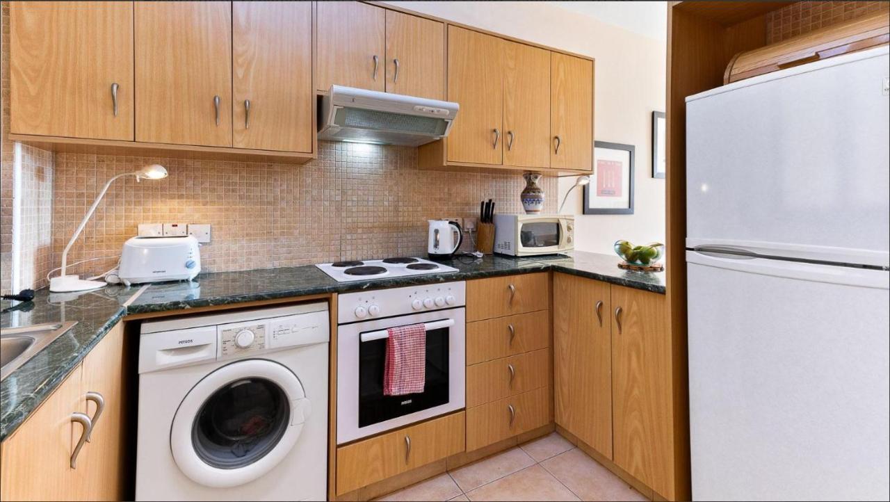 Spacious Contemporary Apartment Писсури Экстерьер фото