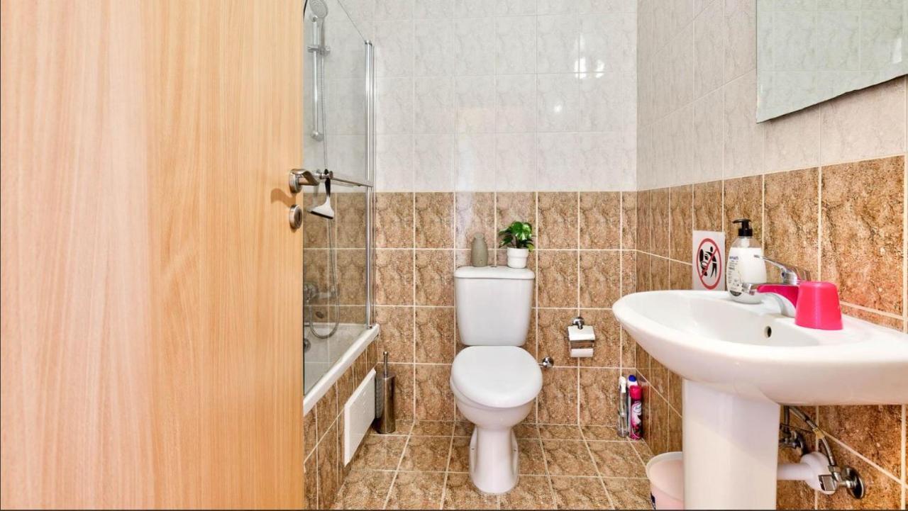 Spacious Contemporary Apartment Писсури Экстерьер фото