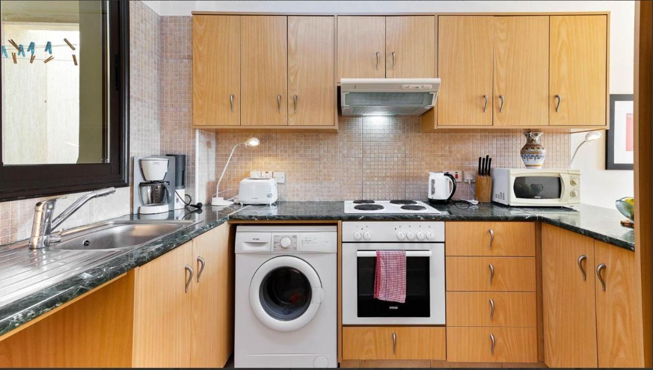 Spacious Contemporary Apartment Писсури Экстерьер фото