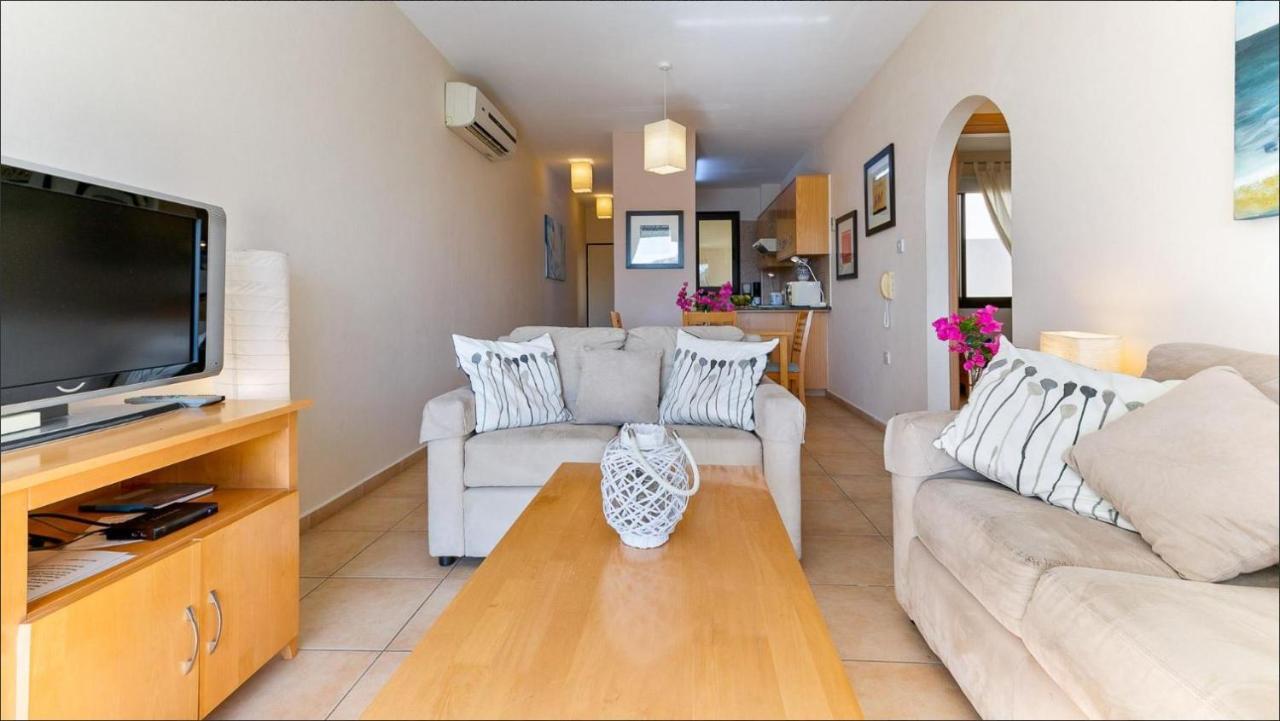 Spacious Contemporary Apartment Писсури Экстерьер фото